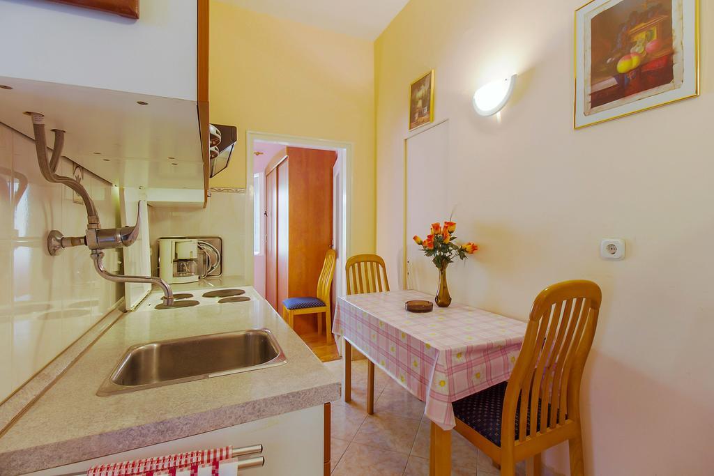 Apartment Oleander Mali Losinj Exterior photo